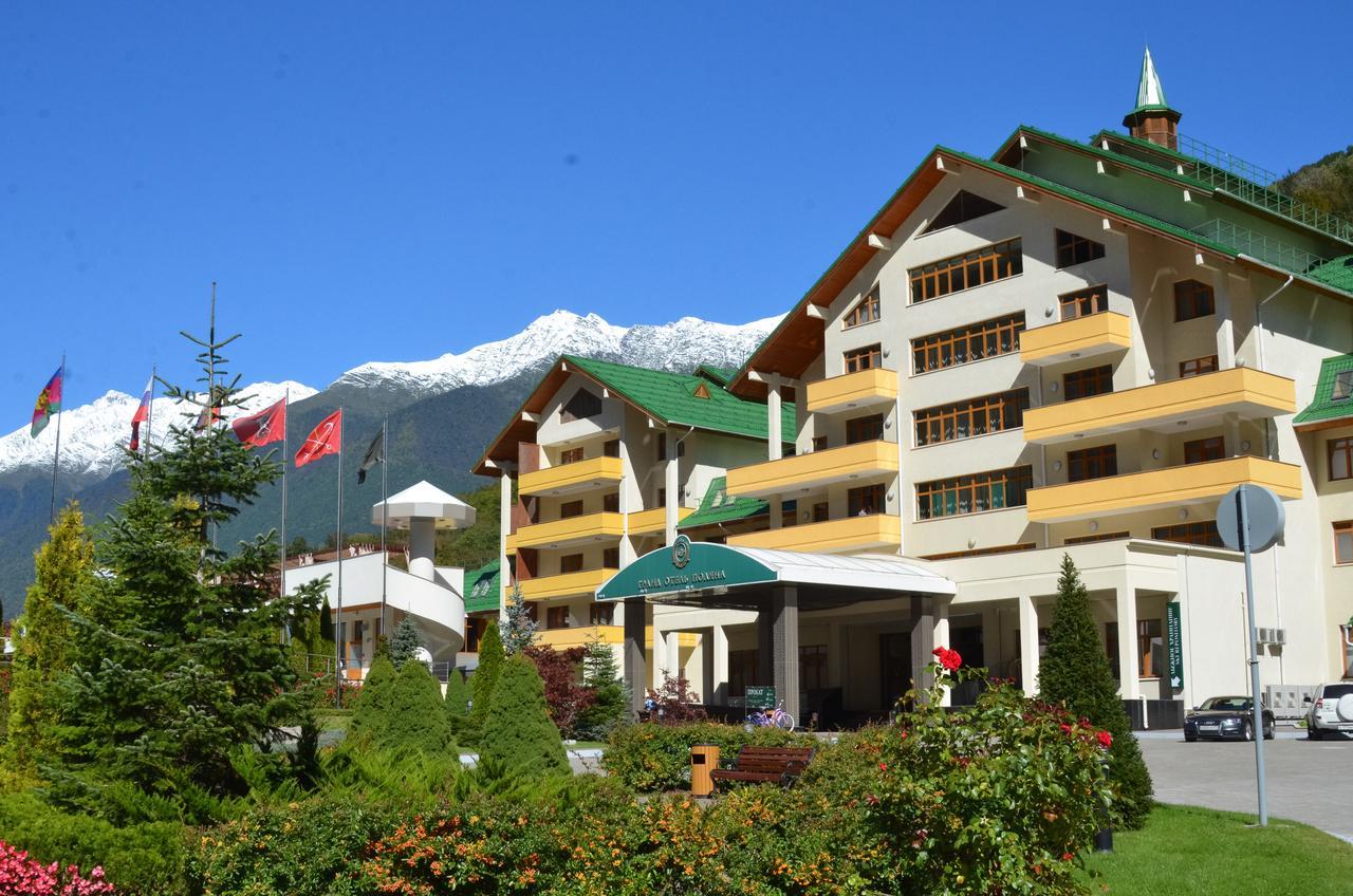 Krasnaya polyana resort. Гранд отель Поляна Сочи Эсто-садок. Красная Поляна Газпром Гранд отель Поляна. Горно-туристический центр Газпром в красной Поляне. Эсто садок Газпром.